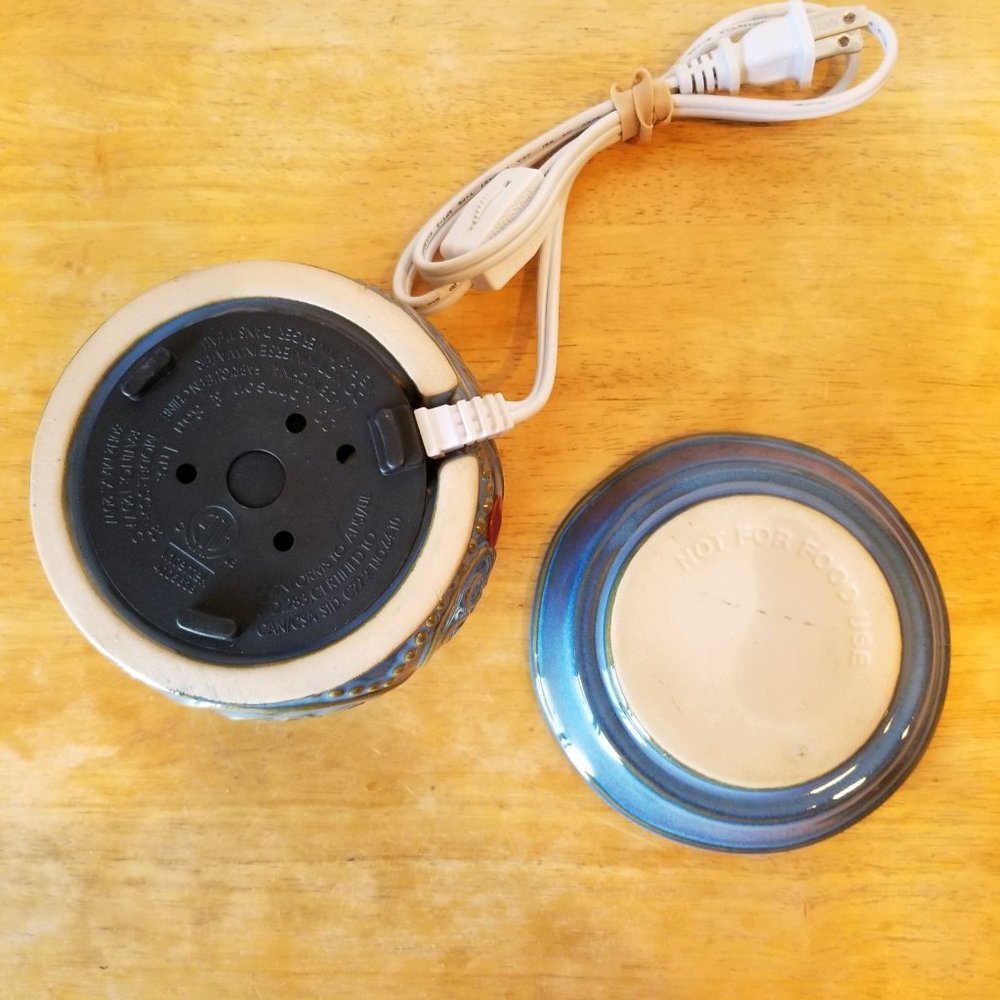 SC Johnson & Son Electric Wax Warmer - Blue - Picture 5 of 7